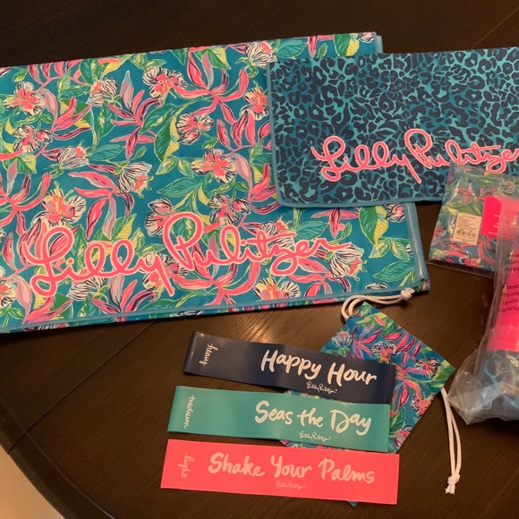 Lilly Pulitzer Set of Workout Towels and Resistance Bands - Picture 1 of 5